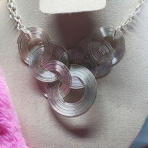 Beautiful 18" silvertone Statement Necklace NWT.
